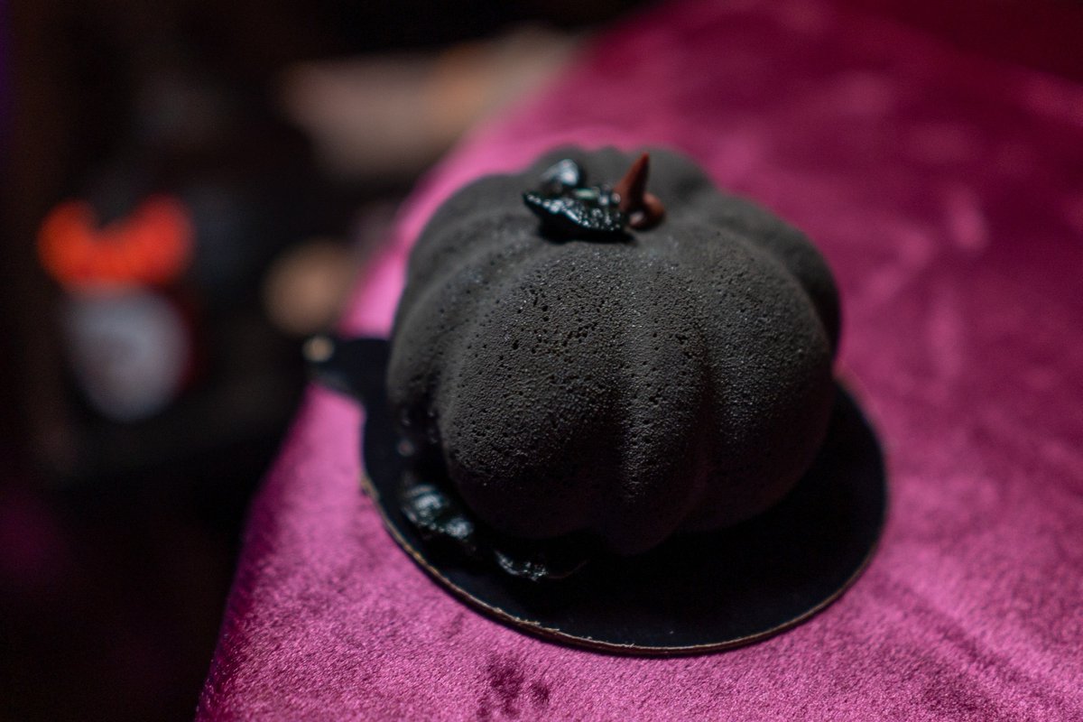 HorrorNightsORL's tweet photo. terror tastes so sweet 😈 https://t.co/dOyD8YYw37