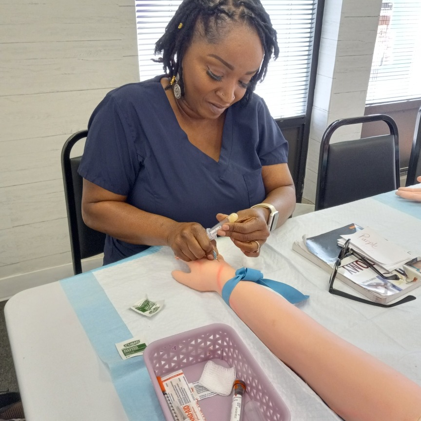 alliedrxtech's tweet photo. Best way to learn? Hands-on experience! Our #PhlebotomyTraining offers real-world techniques. Don't miss the chance to learn from the best! 💉🚀 Visit https://t.co/nTgOukcKRd to explore your career options. https://t.co/VWeEkQnvJa