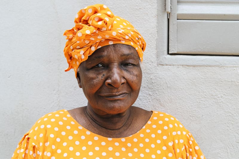 “Portrait de Fatou Sidibé, malienne-sénégalaise basé vit Mali”
#documentaryphotography #portraitphotography #portraithumanity #portraitart #afriqueportraits #vieillefemme #projetphoto #africanportraits #comtemporaryart #everydayafrica #afrikangallery #femmetravel #picturehamdia