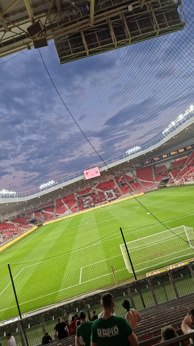 Endlich wieder internationale Auswärts 🟢⚪️💪💪

Aufgehts Rapid kämpfen und Siegen💪💪