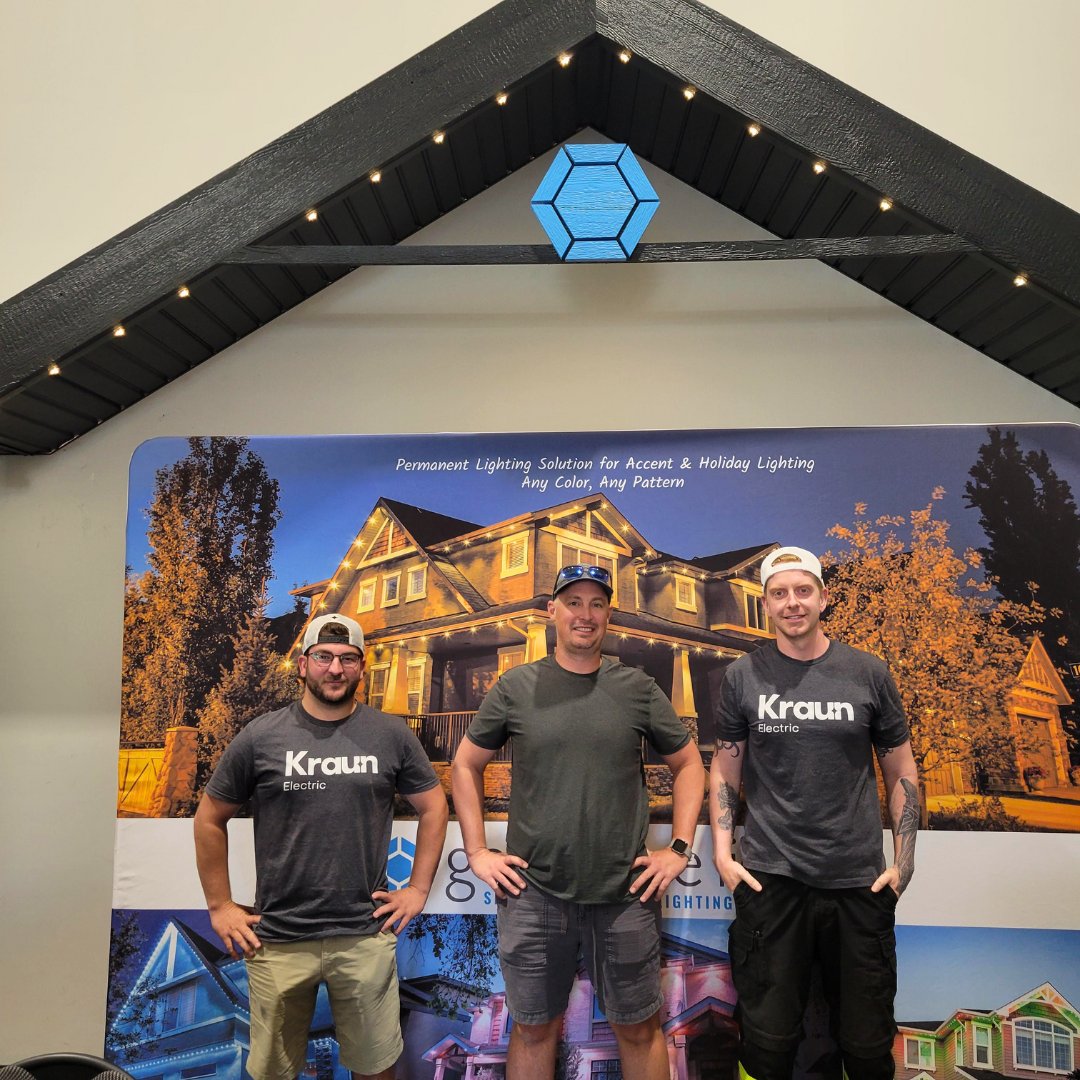 KraunElectric's tweet photo. 🌟 Did you know Kraun Electric is an authorized dealer of @GemstoneLights? Our team was in Calgary this week, learning from the source.
#Electric #Niagara #Hamilton #ConstructionIsCool #TeamworkMakesTheDreamWork #Skilledtrades #Training #Upskill https://t.co/9feS8jUhLa