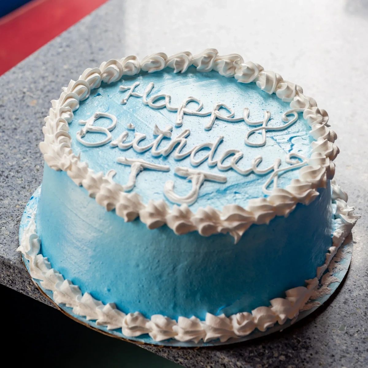 Looking for a showstopper dessert? 🎂 Our ice cream cakes and catering options are sure to impress at your next event! From birthdays to weddings, we've got you covered. #IceCreamCakes