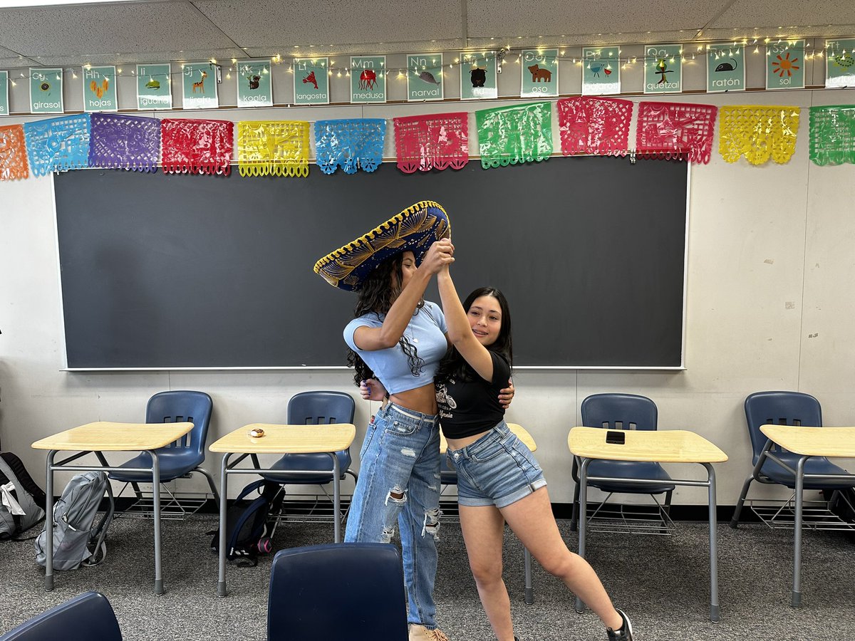 Profe Yoakam tweet media