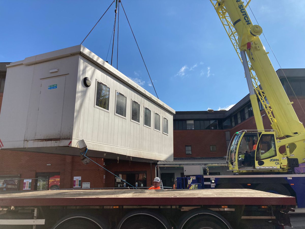 EDScheme_TGH's tweet photo. ๐๐๐ Goodbye our old friend...you've served us well! This week we said goodbye to the modular unit which extended our ED waiting room during COVID to make way for the next phase of the build. Great job by @estates_g @UC_tgicft and @VINCI #nhs #progress #makingway https://t.co/LJma9dLgpC