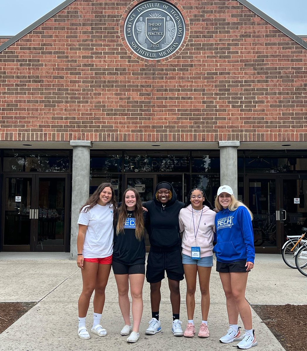 LTUWBasketball's tweet photo. Freshmen move in day!!!! We are so blessed and happy to finally have these Blue Devils on campus. &amp; so it begins!!! 👏🏻✨🔒 https://t.co/mRNGNq1xxQ