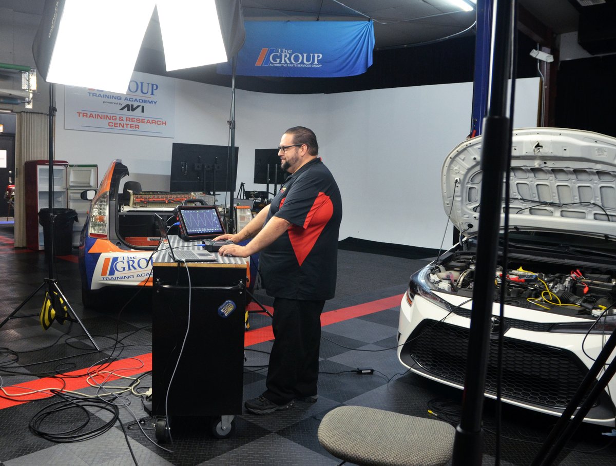 Recently Instructor Andy Tirado was in the studio to shoot this month's featured course! Sign up for this free live broadcast via the link below! #AutomotiveTraining #BehindTheScenes #FreeBroadcast #ScopeSpeedTesting

us06web.zoom.us/meeting/regist…