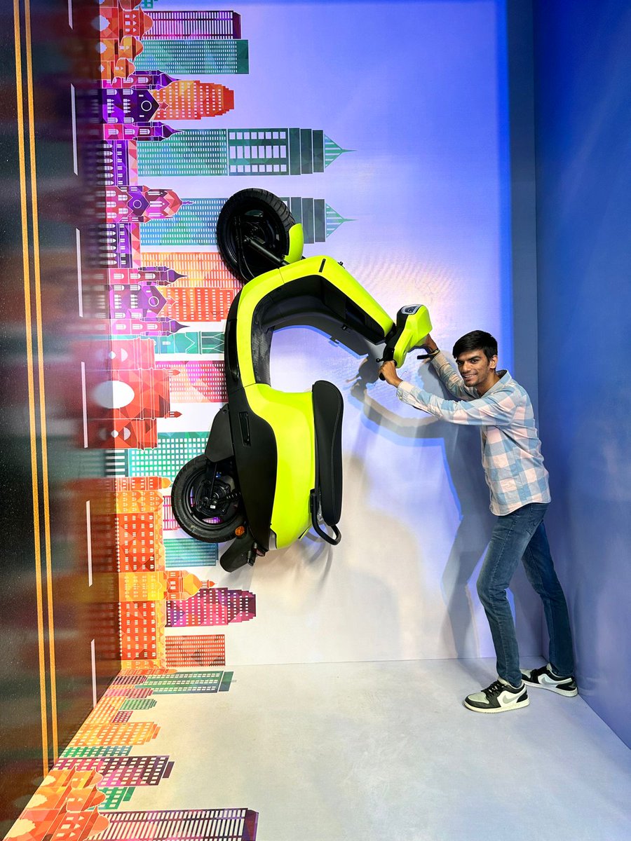 vlog_100's tweet photo. 🏭 Here are some more glimpses at Ola Electric Future Factory, and I'm beyond impressed! The innovation and sustainable tech being developed here are gamechangers for the transportation industry. 🚗🌱
All thanks to the visionary CEO @bhash and Team.
#OlaFutureFactory #EndICEage https://t.co/eViBqp4gNc