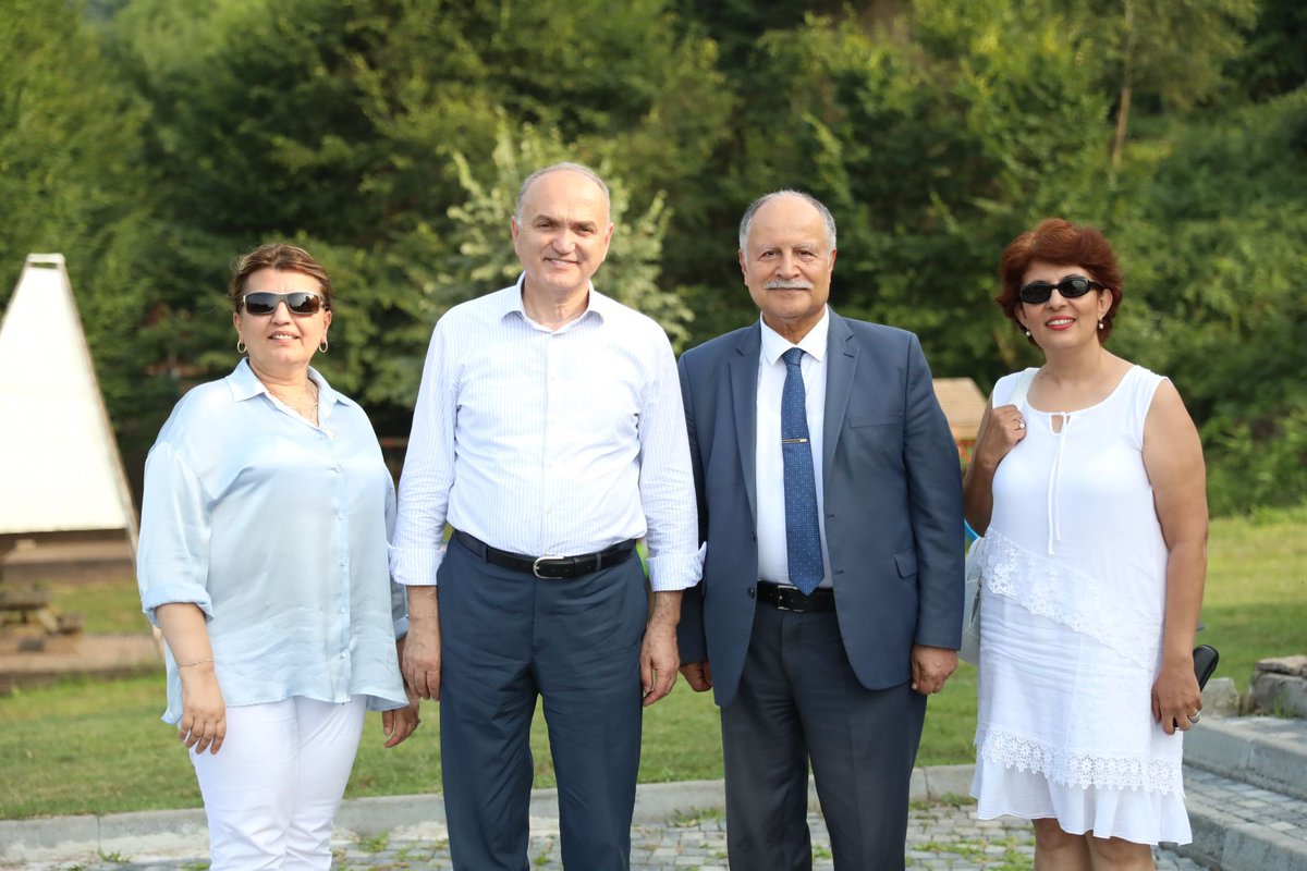 Türk Sanat Müziği’nin büyük Sanatçı ve Bestekârı, Müzikolog Sayın Turhan Taşan beyefendi Düzce’mize gelerek bizleri mutlu etti. Yakında geçirmiş olduğu rahatsızlık sebebiyle geçmiş olsun dileklerimi tekraren ilettim. Kendisine nazik ziyareti, hoşsohbeti için teşekkür ediyorum.