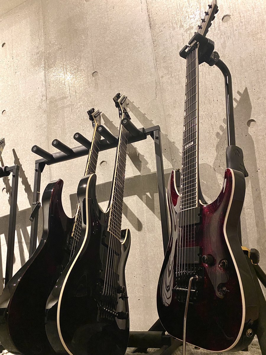 KoheiIyoda's tweet image. さてさて
8/19(土) 心斎橋CLAPPER
ICDD×DEVILOOF
8/20(日) Zepp Yokohama 
NoGoD - CRUSH OF MODEに向けて愛機のセットアップカンリョ！
7弦フロイド2本弦交換なかなか大変だねー！
週末無茶苦茶にやってやります🤘🏻
よろしくなー！！

#ICDD #NoGoD #espguitars #IyodaKohei