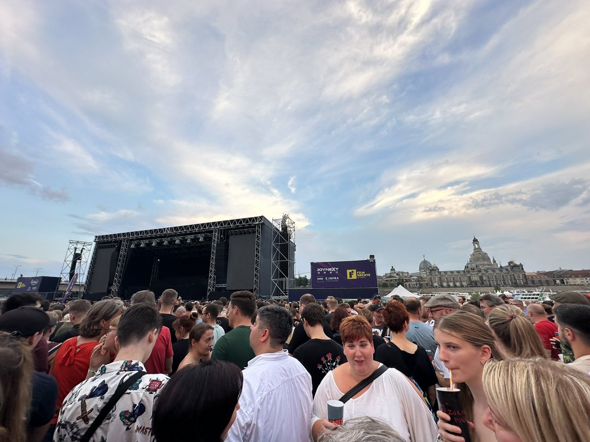 discoverthehelp's tweet image. Ihr entschuldigt mich 😇

#PeterFox
#Dresden
#Elbufer