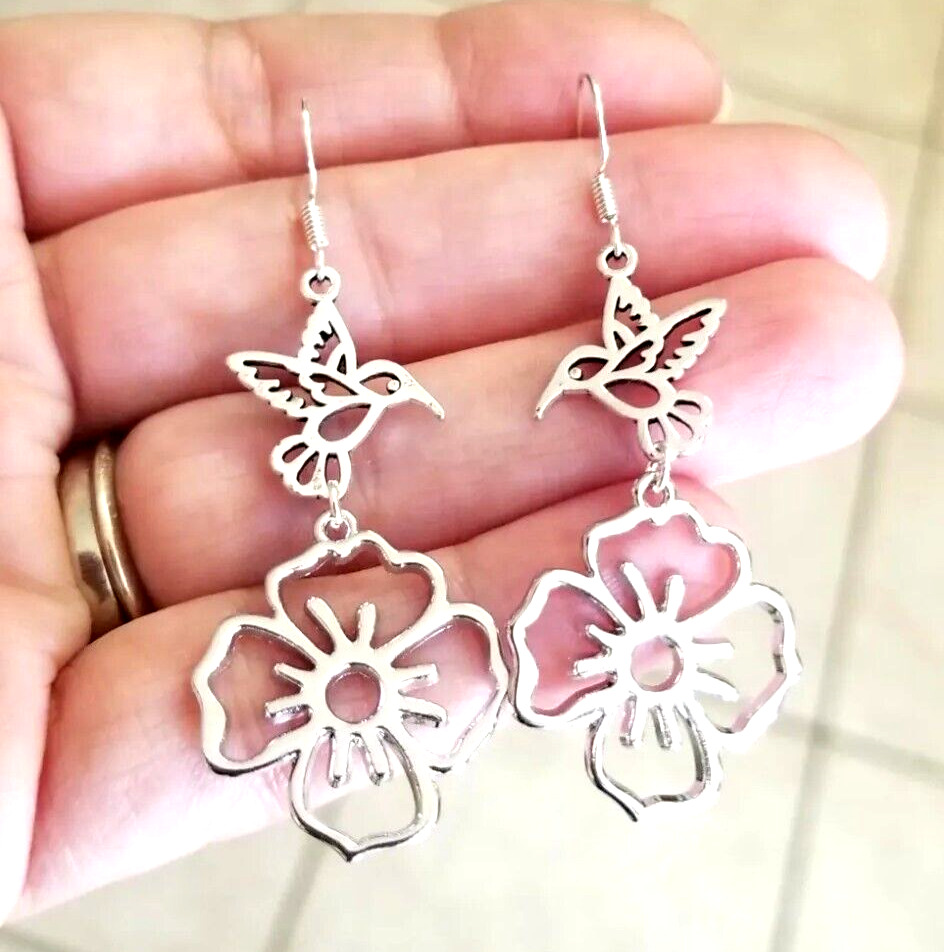Sterling Silver Flower Earrings Silver Hummingbird Earrings #Hummingbirds #Flowers #hummingbird #jewelry #earrings #silverearrings #flowerearrings #birds  #giftsforher #handmadejewelry #supportsmallbusiness #onlineshopping #onlineshop 

ebay.com/itm/2758166014… #eBay via <a href="/eBay/">eBay</a>