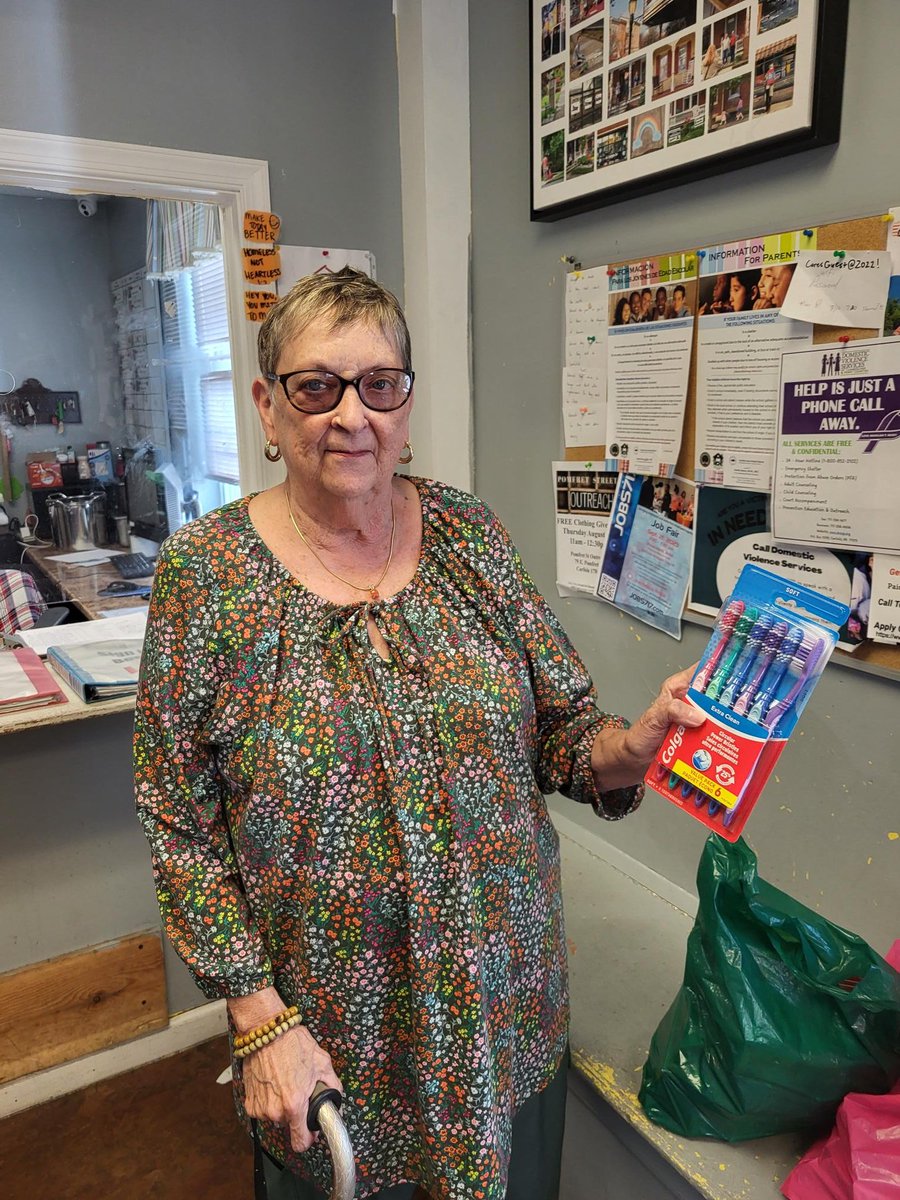 CARES4homeless's tweet image. Ann Herr, member of Laureate Epsilon Rho Chapter of Beta Sigma Phi, recently delivered toiletries and a check from the Carlisle Chapter to our resource center. 

Thank you, Laureate Epsilon Rho for your donation and support of @CARES4homeless!