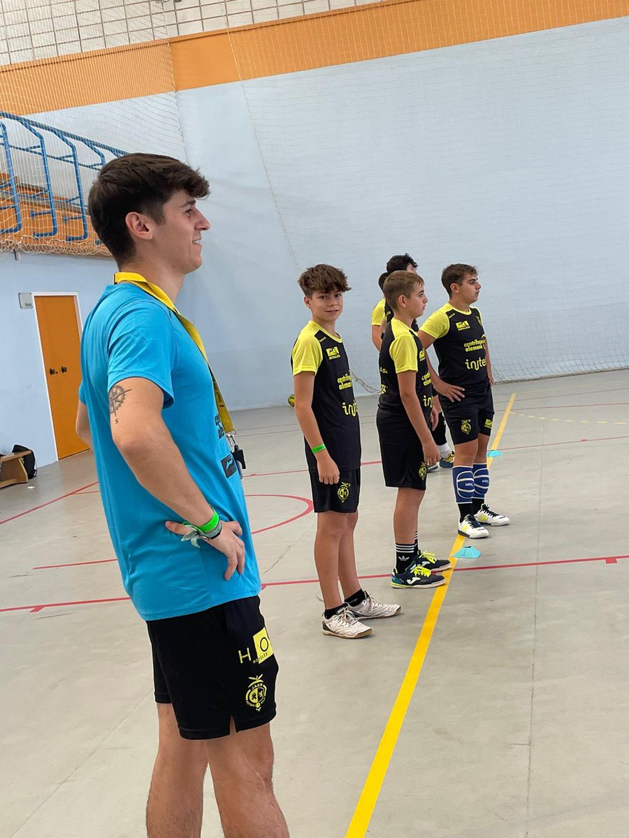JaenFSplus's tweet photo. 💯 ¡Espectacular cuarto día en el Complejo Deportivo La Garza!

⚽️ Aprendizaje y momentos inolvidables asegurados 

 ¡Mañana clausura del campus!

#SomosJaén💛 https://t.co/5Spw0Q6sfi