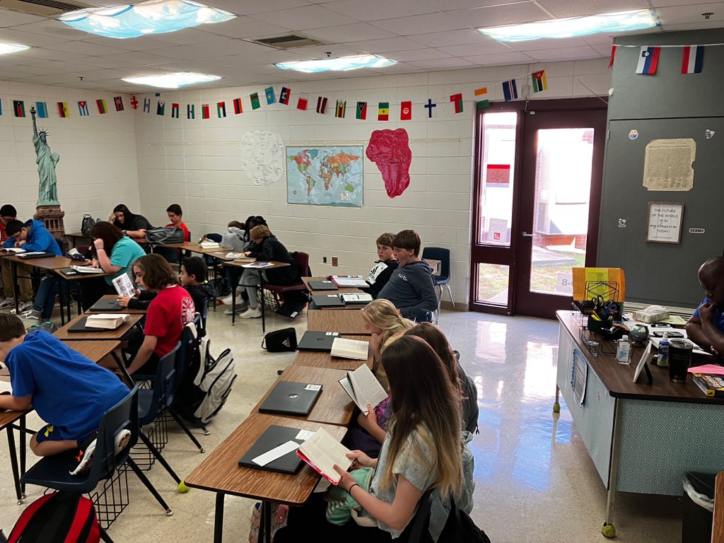 SEBMiddleSchool's tweet photo. In order to build their literacy skills, students drop everything and read each Wednesday during Jacket Time.  #placeofpossibility #DEAR #buildingliteracy https://t.co/ld74wXcpj0