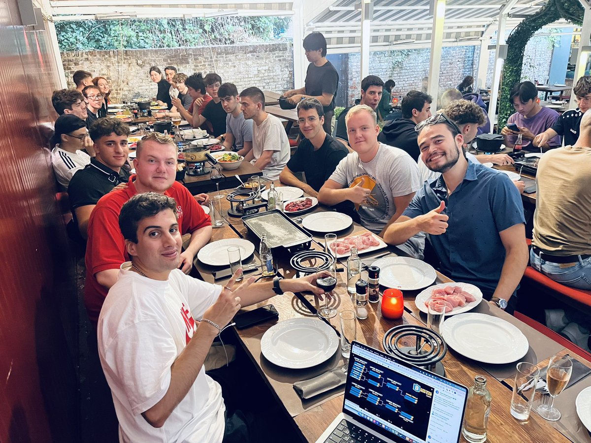 Guess who at the <a href="/KvonBESF/">BESF Cup</a> pre-tournament meal  👀