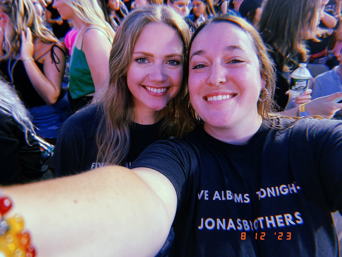 jonas20outfits's tweet photo. ✨@Meganlynn_25 @anne_dillon3 

august 12 &amp; 13, 2023 
#THETOUR 
 @jonasbrothers https://t.co/zblncKygr2