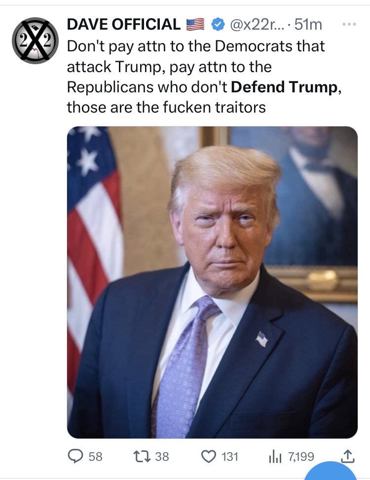 dumbluck909's tweet image. These 2 bot accounts want to #DefendTrump in exactly the same way. 🤭