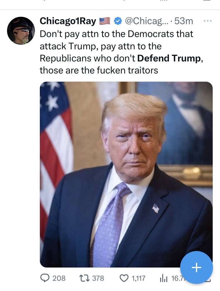 dumbluck909's tweet image. These 2 bot accounts want to #DefendTrump in exactly the same way. 🤭