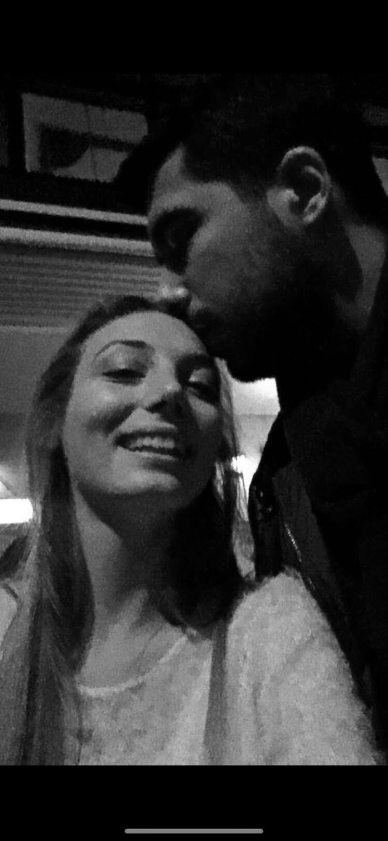 Benim seni bir köşe başında beni beklerken görmek gibi bir umudum yok.Bari rüyama gel.çok özledim