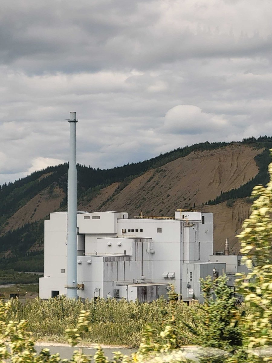 There is no publically available, up-to-date info on the chemical components of the ubiquitous #CoalAsh, and the current regulations on coal waste disposal are weaker than the regulations for household garbage.
📷: Healy coal-fired power plant, just south of Denali National Park