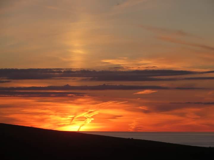 skysketcher's tweet photo. Spectacular sunset last night, August 16th - just to the left of Clare Island in the Atlantic from Killadoon Co Mayo. It was mesmerizing between the sunset colors, the sun pillar, and the contrails. #Mayo #sunset #sunpillar #contrails #wildatlanticway #killadoon #Ireland https://t.co/BaljfUHEqI