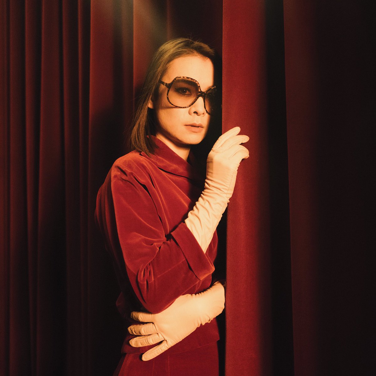 mitskileaks's tweet image. Five years of Be The Cowboy

Limited edition coke bottle clear anniversary vinyl available now only in the Mitski Merch Store: mitski.com/pages/store