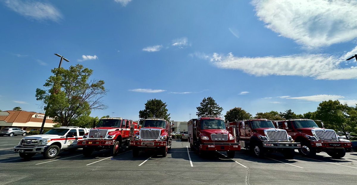 PCP_FIRE's tweet image. Yesterday #NevadaCounty sent a Type-3 Engine #StrikeTeam to the #HeadFire in #SiskiyouCounty. Before units arrived at the Head Fire they were diverted to the #ScottFire in the #FortJones area for immediate need structure protection in a remote area of the wilderness #PCPFire