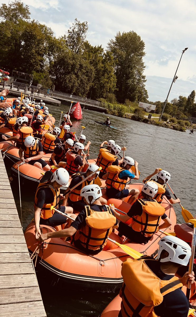 Amazing afternoon rafting in 🇫🇷 some of the more entertaining  and dramatic footage will follow on this thread! @HalsburySport @BrightonCollege @BriCollSport #pelicanslikewater