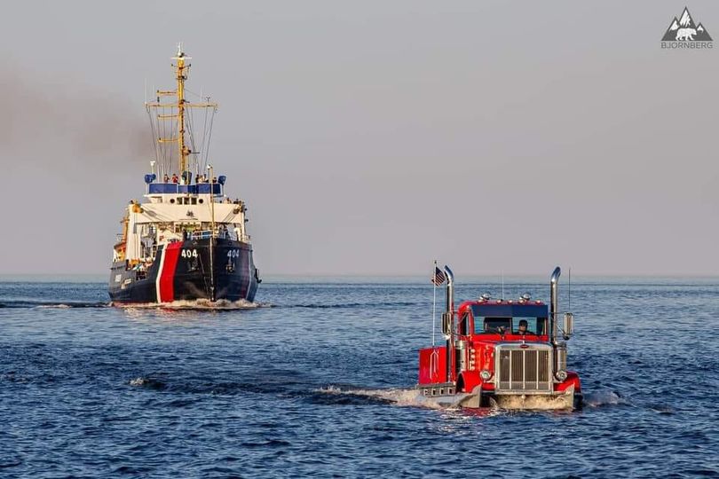 I want one! 
#peterbilt #imonaboat