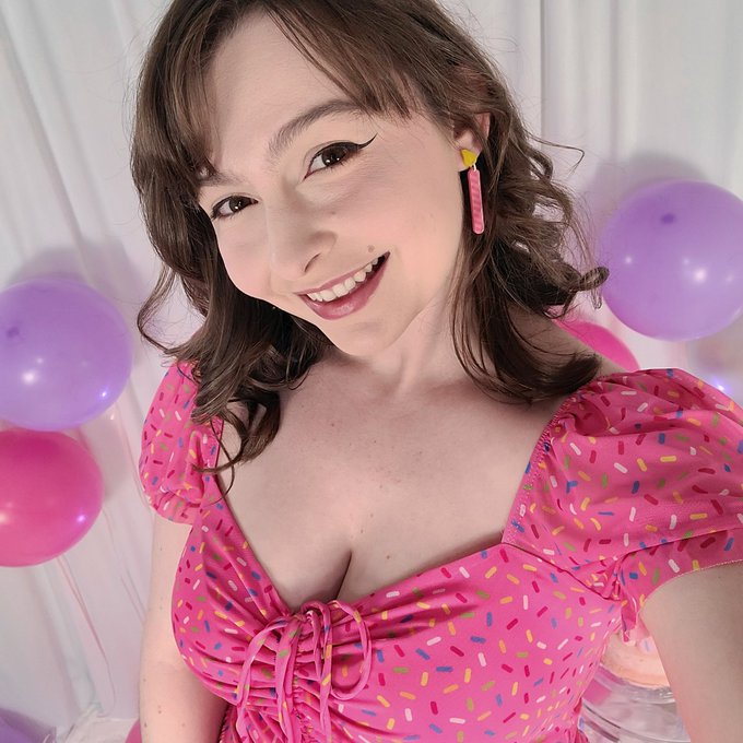 My birthday photoshoot is scheduled up for my paid OF page! I took over 200 photos 😅 Join now if you'd