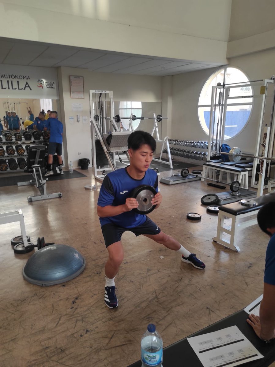 Melistar_FS's tweet photo. Entrenamientos físicos, entrenamientos tácticos, pero que no falte una buena sesión de gym!!
#masfuertesqueelvinagre https://t.co/6wXdOckGVE