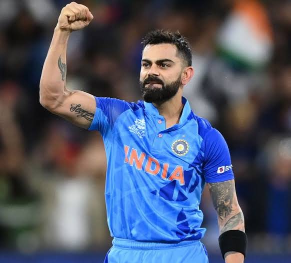 montana9_'s tweet photo. 15 years ago, a cricketing legend was born - Virat Kohli! 🏏 From debut to dominance, he's scripted an awe-inspiring journey, setting new standards in all formats. The chase guru who redefined excellence. Here's to the King! 👑🙌 #ViratKohli #15YearsOfGreatness https://t.co/jroQUds5LX