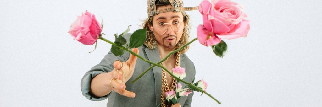CVultureArts's tweet photo. Review: ⭐ ⭐ ⭐ ⭐ ⭐ How to Flirt: The TED XXX Talk, Haus of Dons, Ed Fringe, "comedy gold, but amongst this, Steve Porters has made strong, concrete feminist comments on today's chauvinist societal issues" @daisydorismay @edfringe @getthechance4u https://t.co/mrj7eS4YJK https://t.co/hRDEHnJA7d