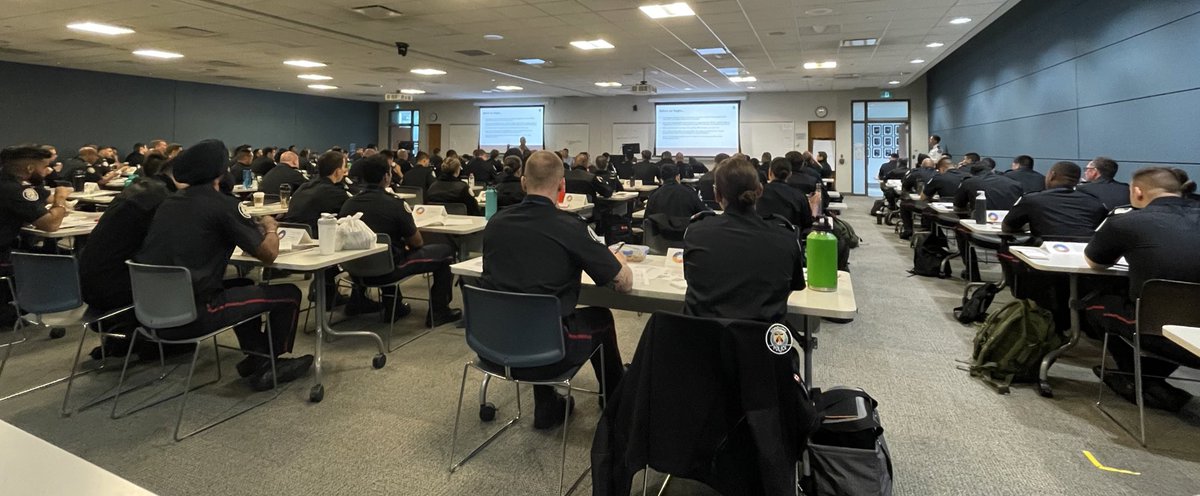 Today my unit @TPS_Inclusion was presenting to the new recruits.

One came up to me who was a former student at Weston CI @tdsb from when I was an SRO. He told me how he always appreciated my open door policy & how he always saw students engaging with me & it inspired him.

👮‍♂️👍