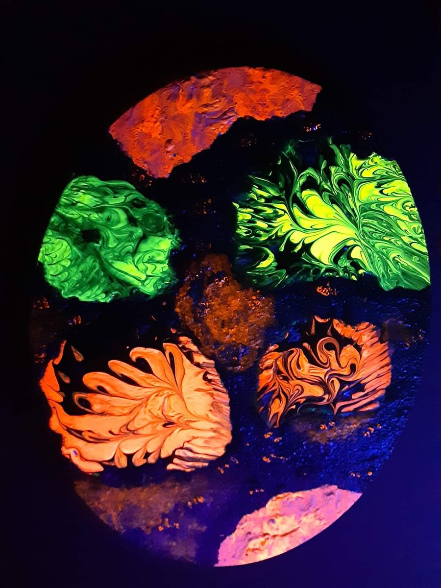 roscocrooke's tweet photo. New painting finished #art #painting #blacklight https://t.co/mwbEqQMQRo