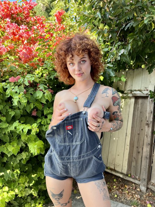 thank god im a country girl https://t.co/nPmCG4Gprv