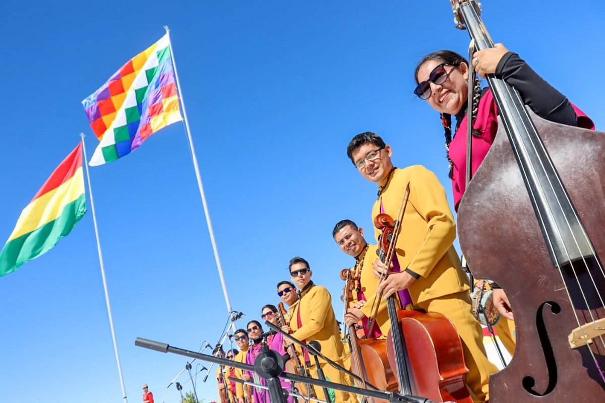 Hoy como nunca, la Rojo, Amarillo y Verde🇧🇴 debe significar la unidad del pueblo boliviano, como lo es la Wiphala, que es la expresión del ser nacional que repudia la explotación y opresión; es el símbolo de la dignidad y de la autodeterminación de los  pueblos. #DíaDeLaBandera