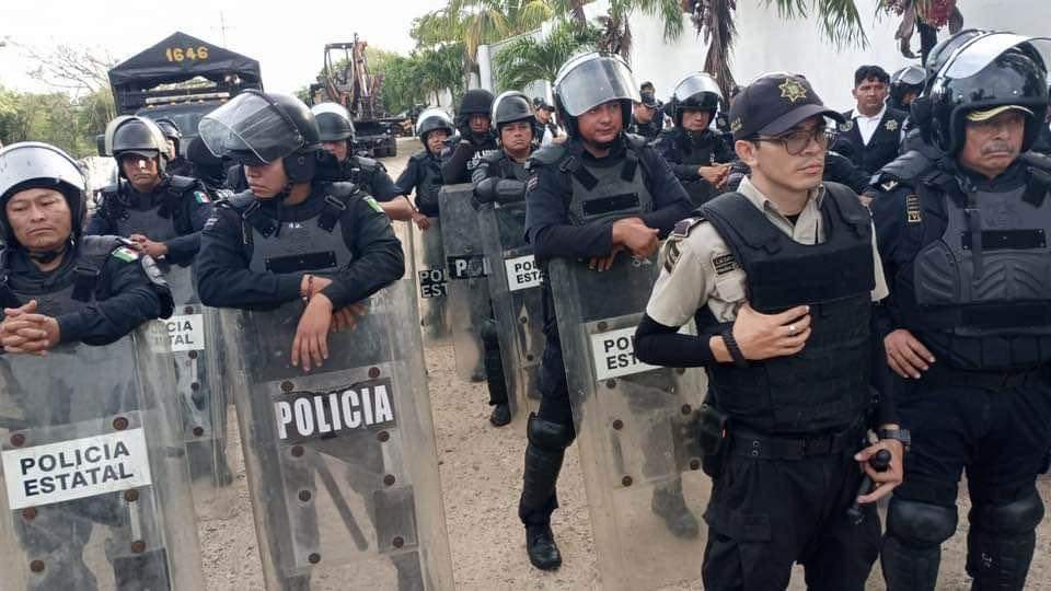 #DeÚltimaHora| El día 9 pasado, gente de #Ixil denunció que se enfrentaban en una lucha desigual contra la #MafiaInmobiliaria de #Yucatán.  "Millet y Abimerhi son las dos poderosas familias que enfrentamos", dijeron.
Hoy, el <a href="/GobYucatan/">Gobierno de Yucatán</a> respondió así a la población: