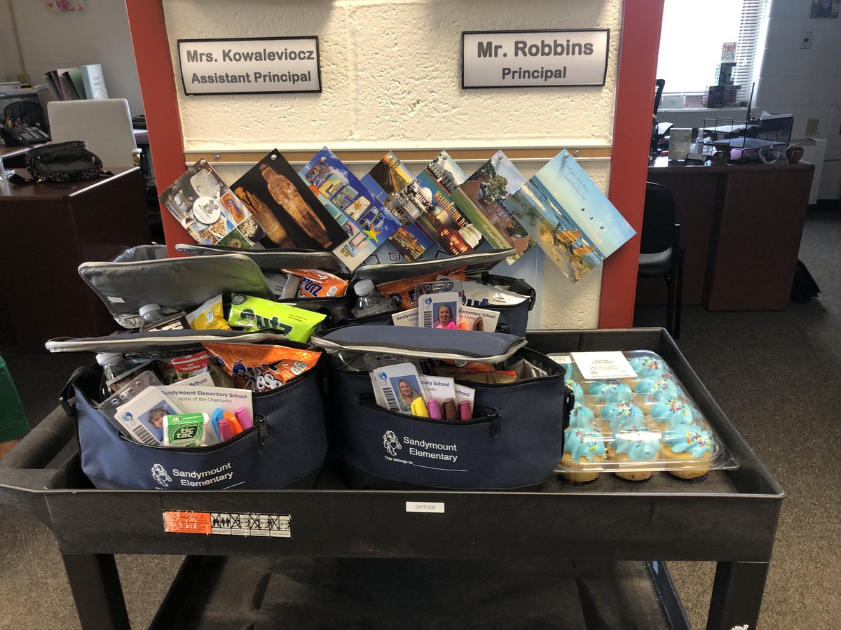 We are so thrilled to welcome the newest members of Team Chipmunk! Welcome to #TheMount! 🙌🏻We took a moment to celebrate the start of their journey with cupcakes and swag! You guys will rock!!
<a href="/CCPSk12/">Carroll County PS</a> <a href="/eernesto_diaz/">Ernesto Diaz</a> <a href="/MdPublicSchools/">Maryland State Department of Education</a>