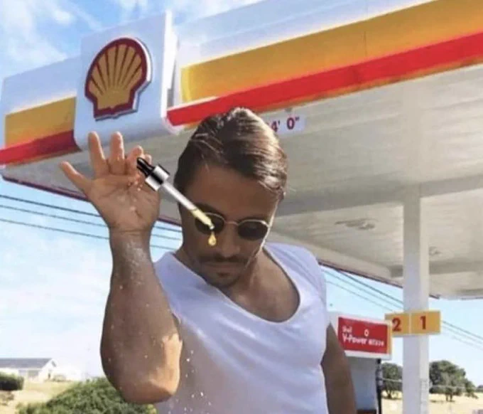 - Yo: Cargáme 1000 pesos.
- El playero de la Shell.