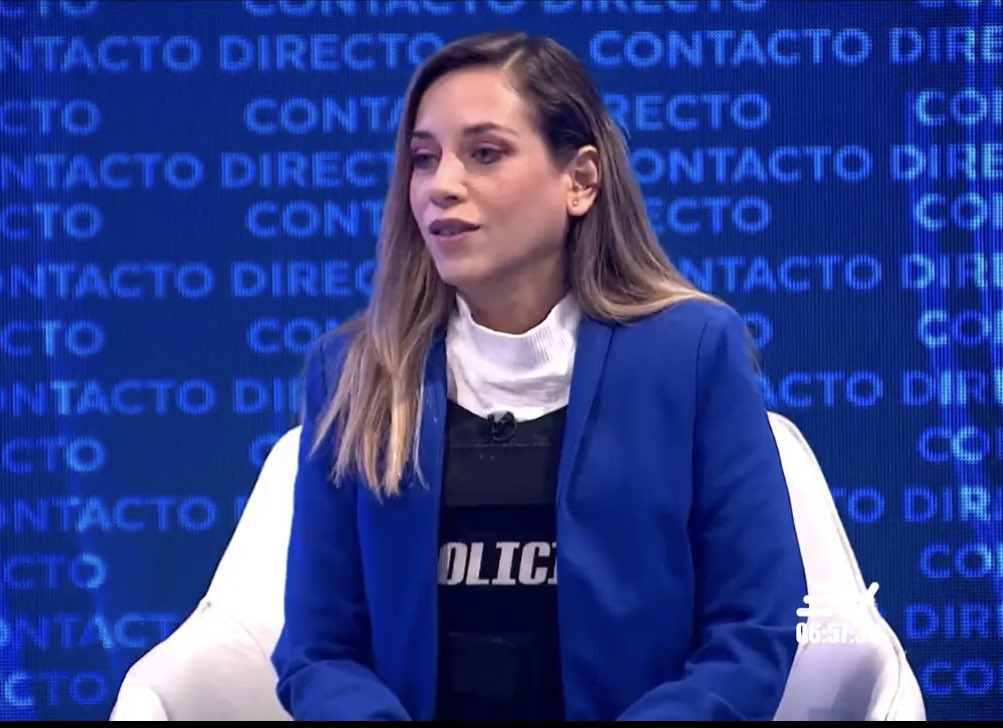 Candidatos protegidos por chalecos antibalas.
Algo inédito en este país y que debería invitarnos a reflexionar sobre lo rotos que estamos y el punto al que hemos llegado.