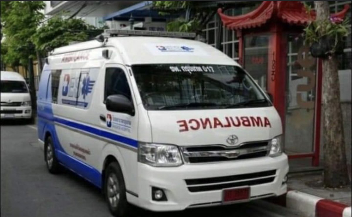 patientanz's tweet photo. POURQUOI LE MOT #AMBULANCE EST ÉCRIT À L’#ENVERS SUR LES #VÉHICULES ? Je sais que je ne suis pas le seul à me poser la #question alors voici la simple raison ici bas.
Le mot #ambulance est écrit à l'envers sur l'ambulance afin de permettre aux #automobilistes de lire le mot #correctement lorsqu'ils #regardent dans leurs #rétroviseurs. En effet, l'image formée par un miroir est #renversée, elle est #inversée de #gauche à #droite. Alors, lorsque les #automobilistes regardent dans le #rétroviseur, le mot #ambulance est visible.
#ambulance #Santé