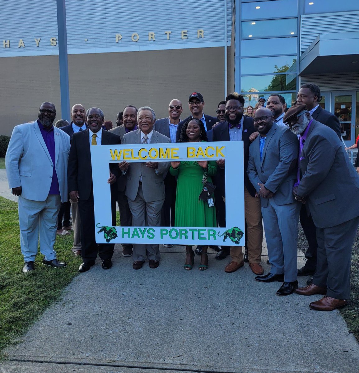 AftabPureval's tweet photo. Happy Back to School Day to the @IamCPS family! Had the pleasure to welcome back some amazing kids to Hays-Porter today.
Here’s to a great year ahead! https://t.co/fvqHeumI7V