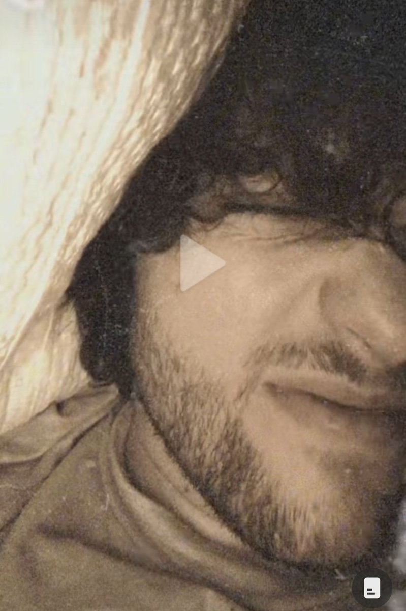 I'm obsessed with the drurls falling in front of his eyes he's actually so pretty