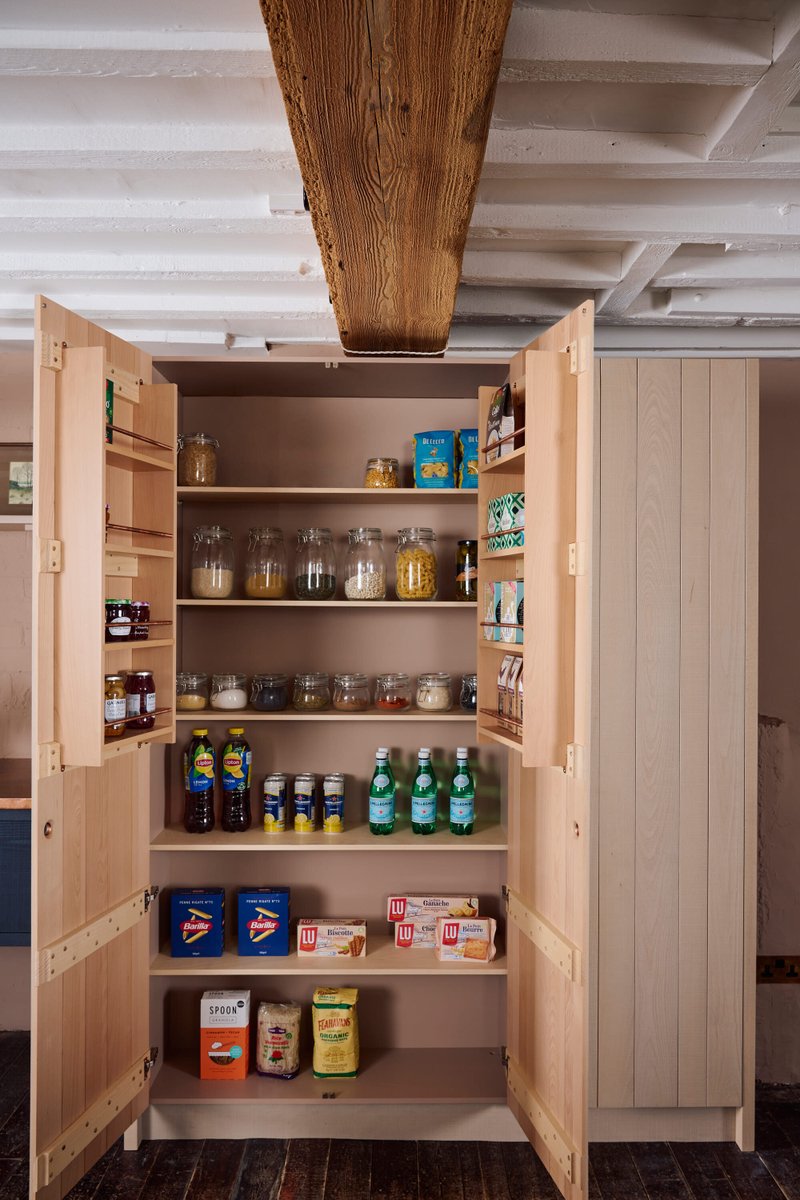 deVOLKitchens's tweet photo. A new pantry to peek inside... #KitchenOrganisation https://t.co/vTrtE5sxg6