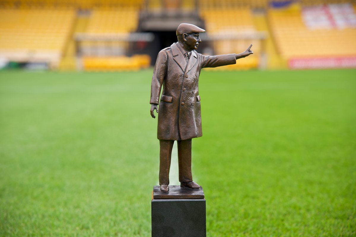 OfficialPVFC's tweet photo. 📸 Today the design of the planned John Rudge statue has been revealed at the @ValeSupporters AGM. 

Rudgie was in attendance and unveiled the maquette to the fans.

#PVFC https://t.co/yjThr5B5nN