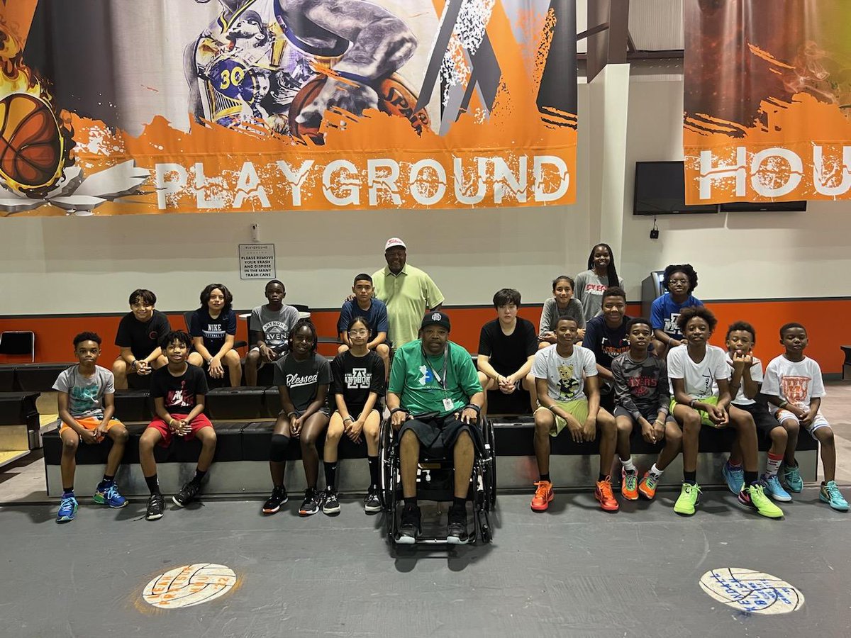 _CoachBess's tweet photo. Blessed to kick off this year last Mon with one of our newest Reps, Vantz Singletary, as I spoke and he prayed at a 🏀 camp run by Coach Gordon at Playground Houston! #lovemyfcacommunity #greater https://t.co/wkn1QgN7sl