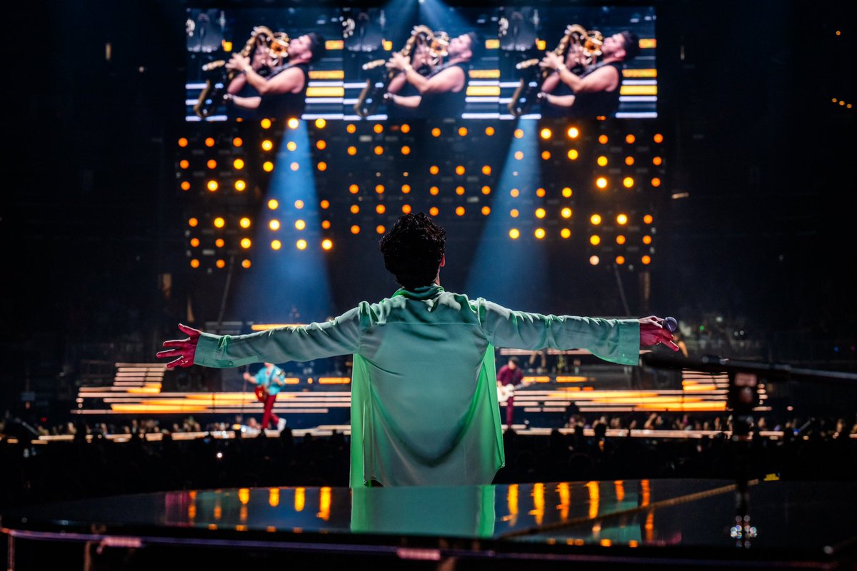 joejonas's tweet photo. There's no time for slowing down so won't you take a breath? Just take a breath https://t.co/KhZ82HPAI3