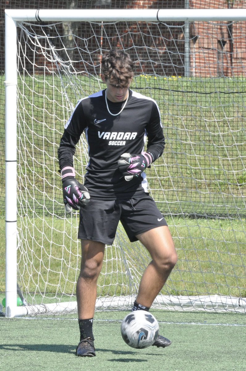 UbaydiStephanie's tweet photo. @O1Quentin getting ready for Senior Season @vardarmichigan MLS Next U19. ⚽️🧤 https://t.co/PlymuGBoMU