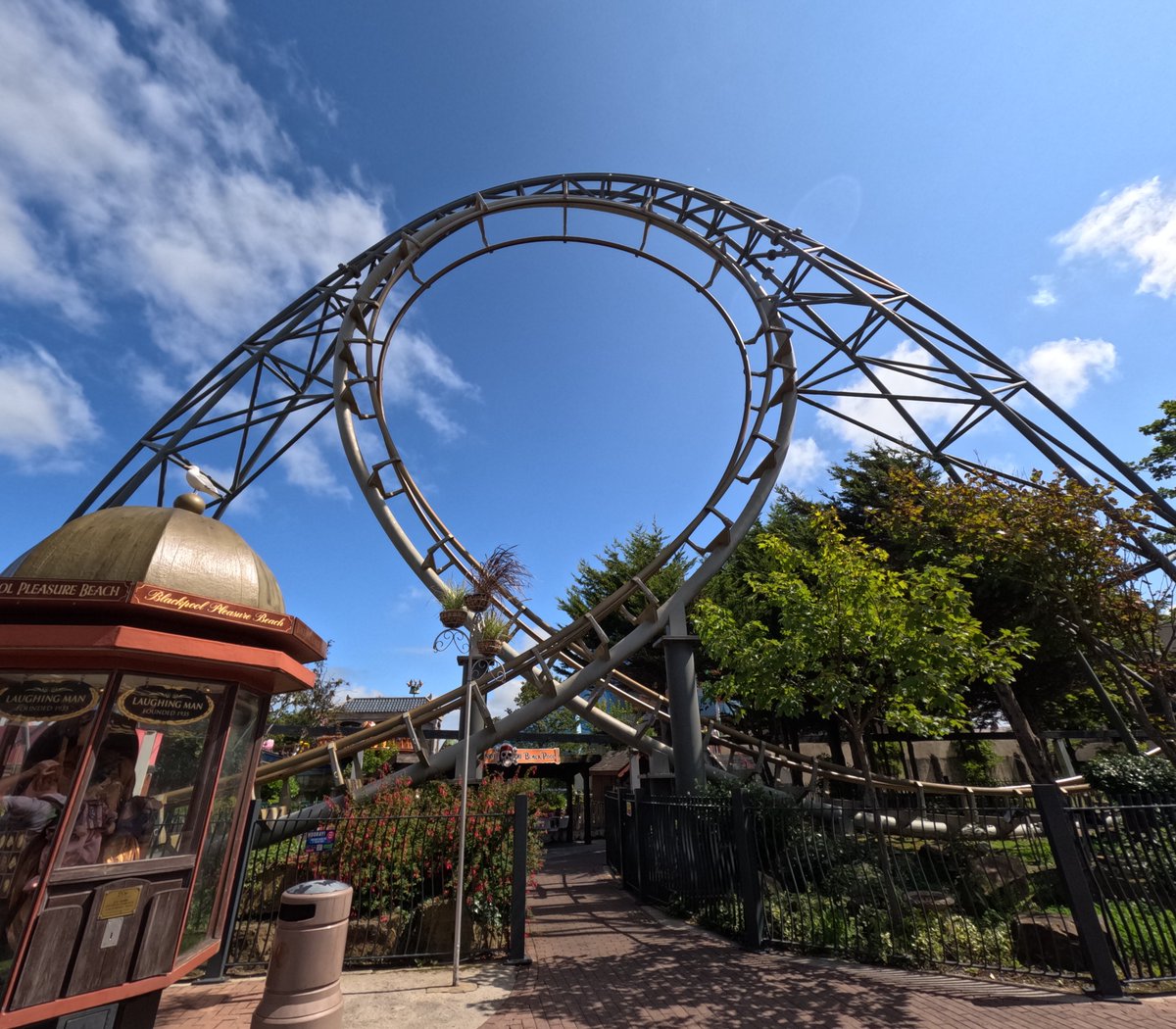 ➰Revolution➰

This Arrow Dynamics shuttle coaster opened in 1979 as Europe's first fully looping rollercoaster! Still a classic to this day😍

I still remember when this coaster was sponsored by <a href="/irnbru/">IRN-BRU</a> and had a blue &amp; orange theme!🔵🟠

📍Blackpool <a href="/Pleasure_Beach/">Pleasure Beach Resort🎢</a>